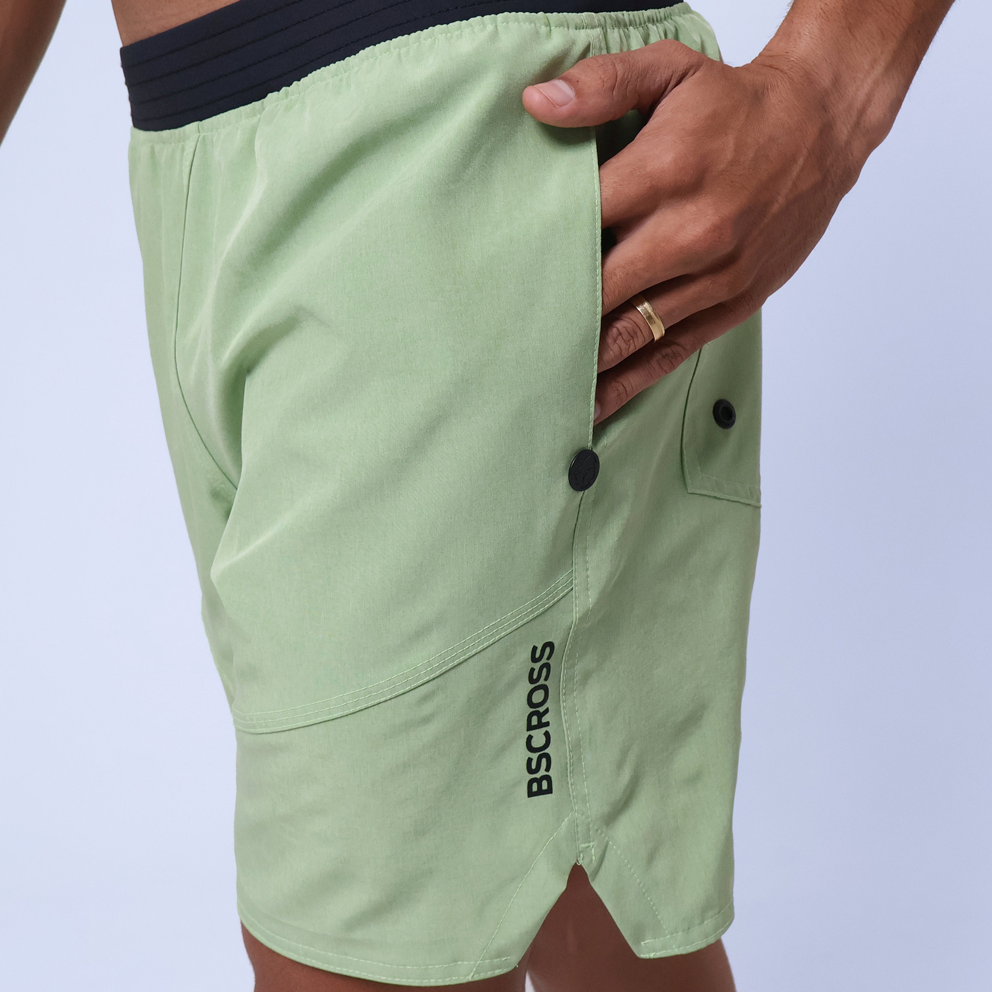 Short Masc c/ Bolso e Zíper - Verde Claro