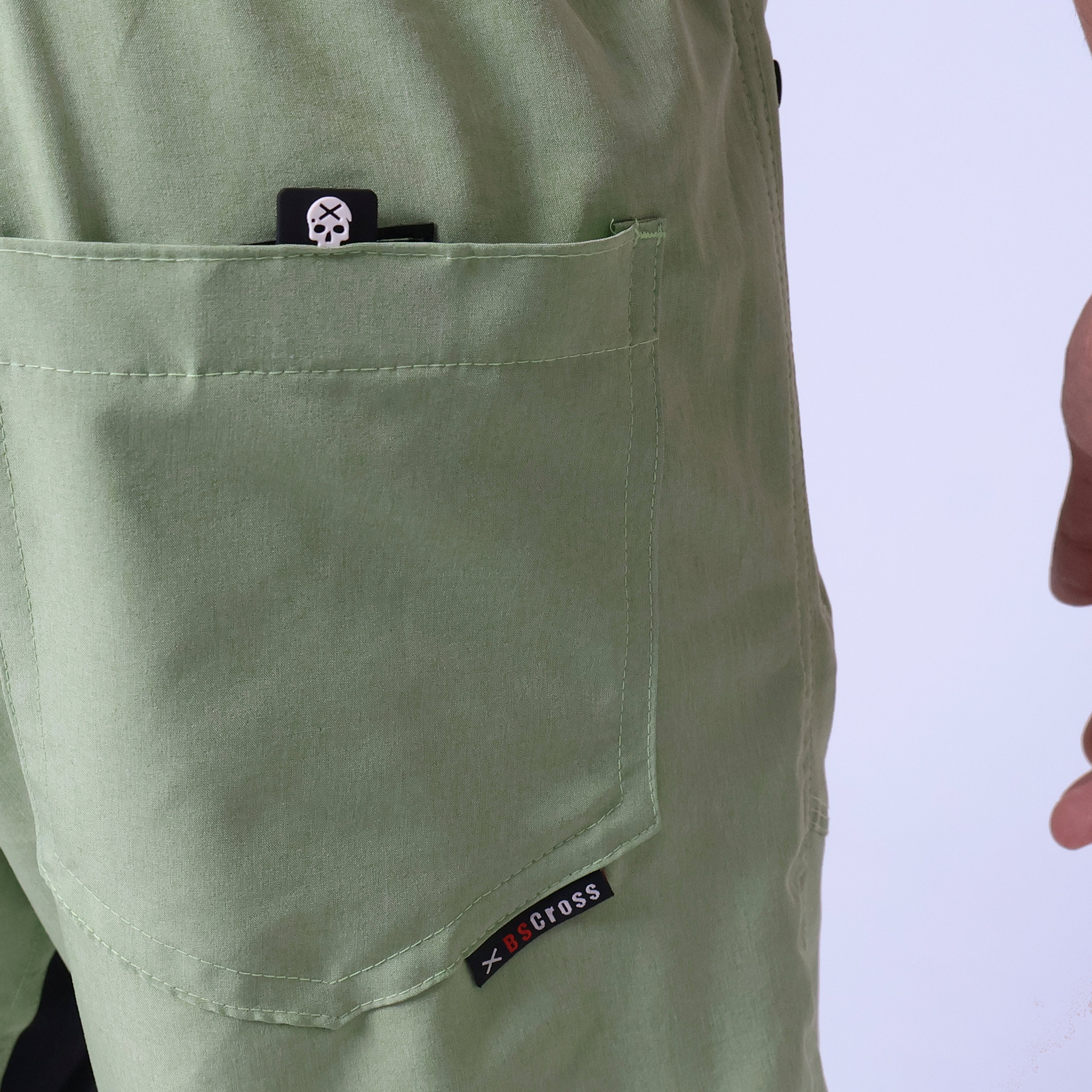 Short Masc c/ Bolso e Zíper - Verde Claro