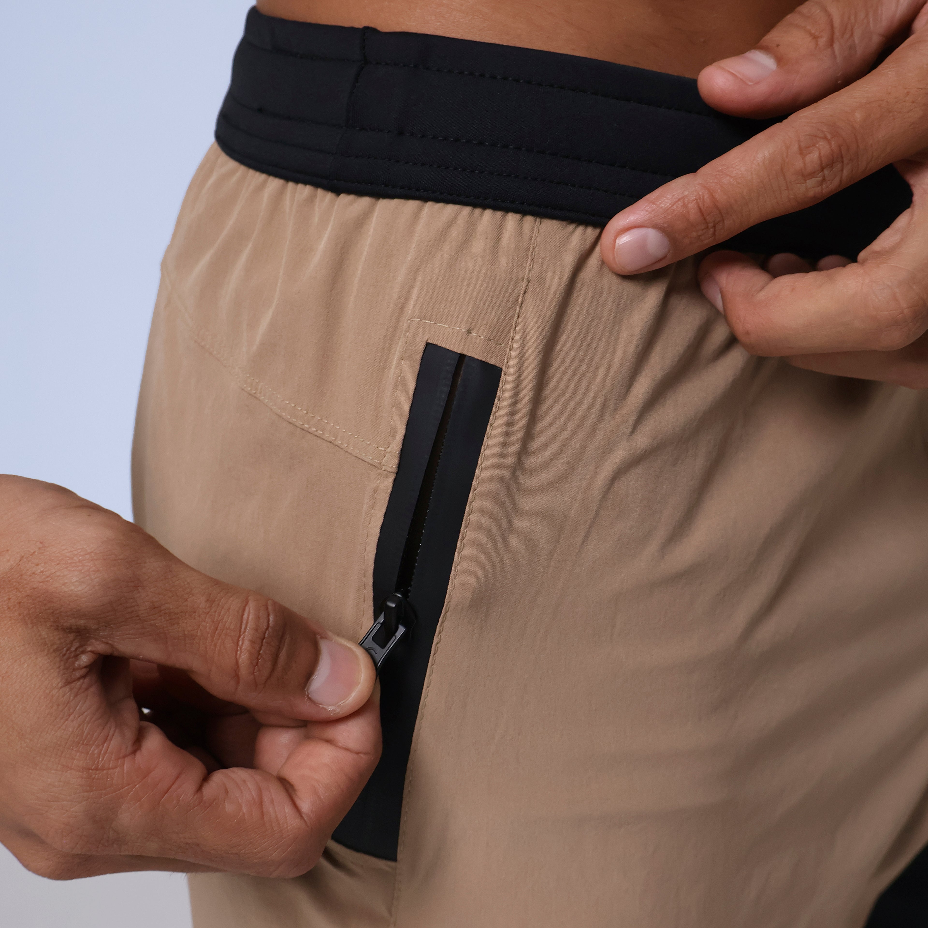 Short Tactel c/ Bolso e Zíper - Khaki