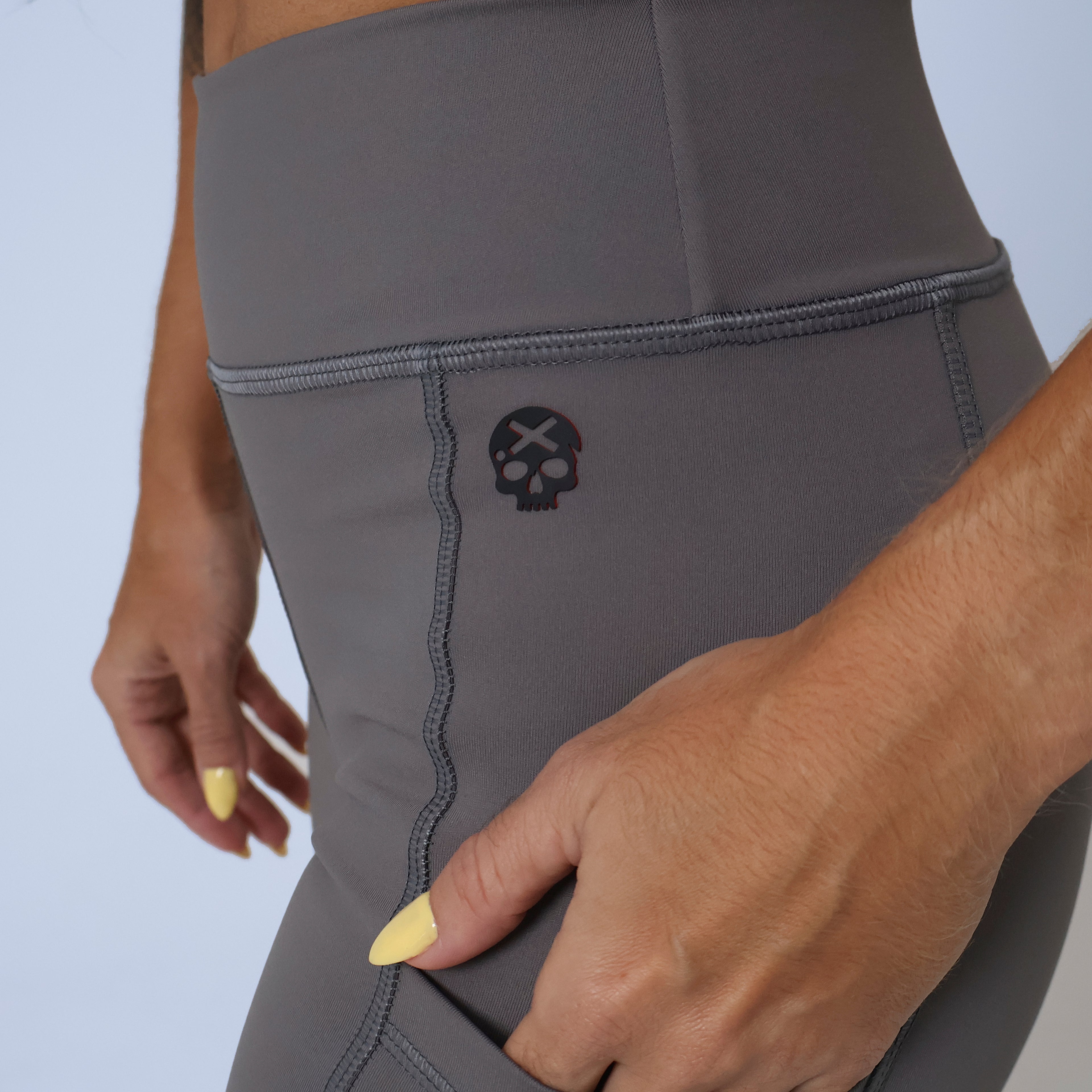 short c/ Bolso Lateral One Color - Escudo (Cinza)