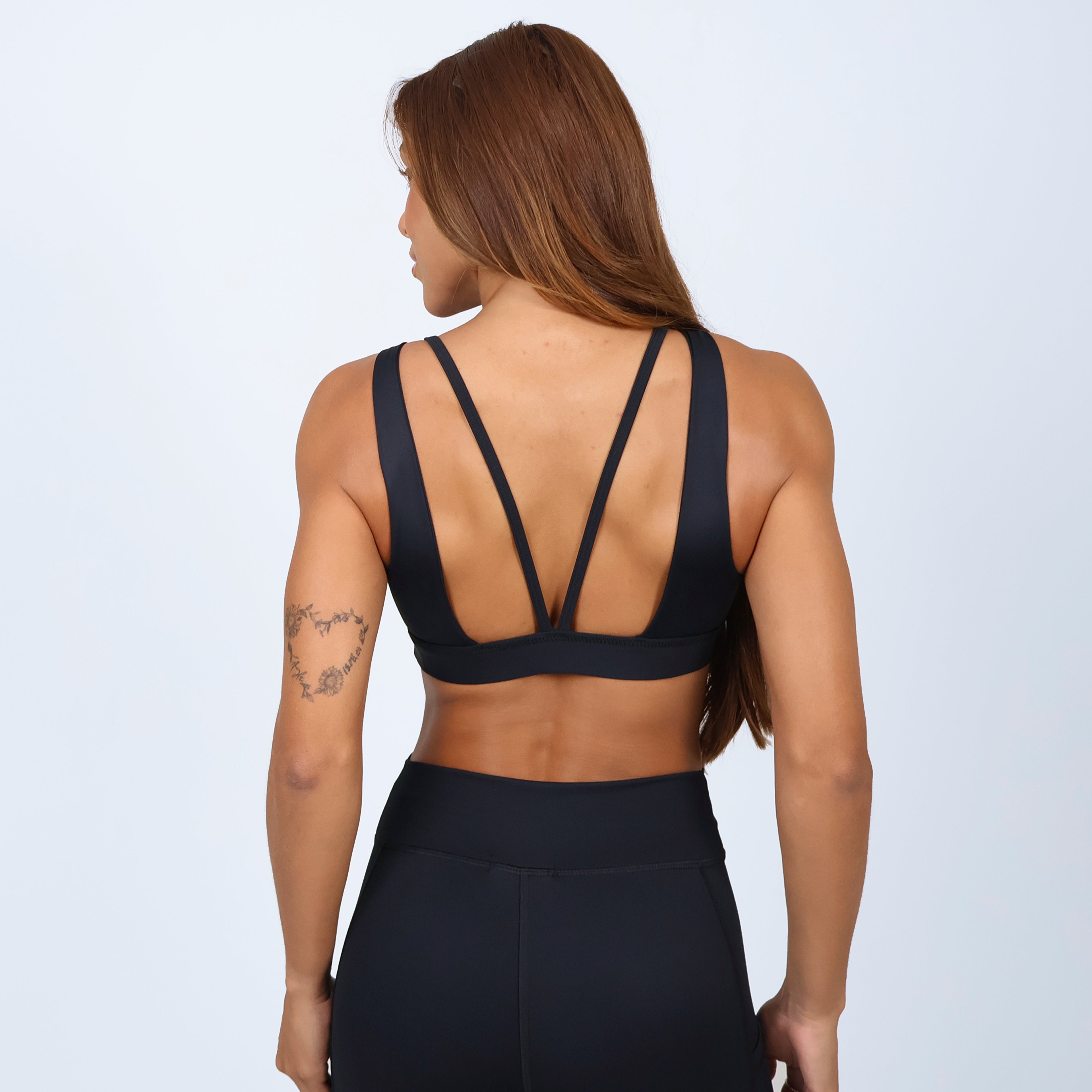 Top c/ Recortes One Color - Preto