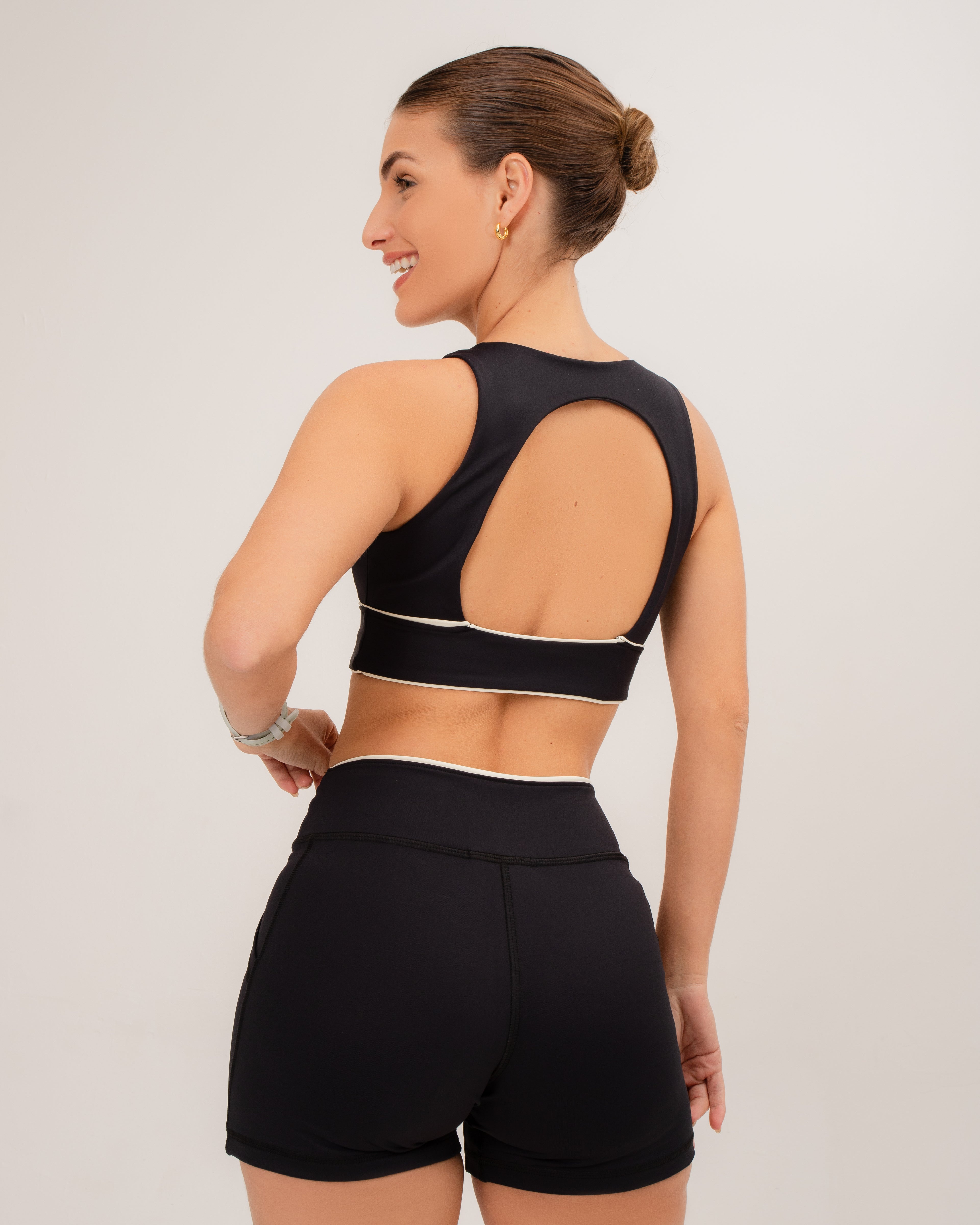 Top Decote Coração Recorte Costa - Preto