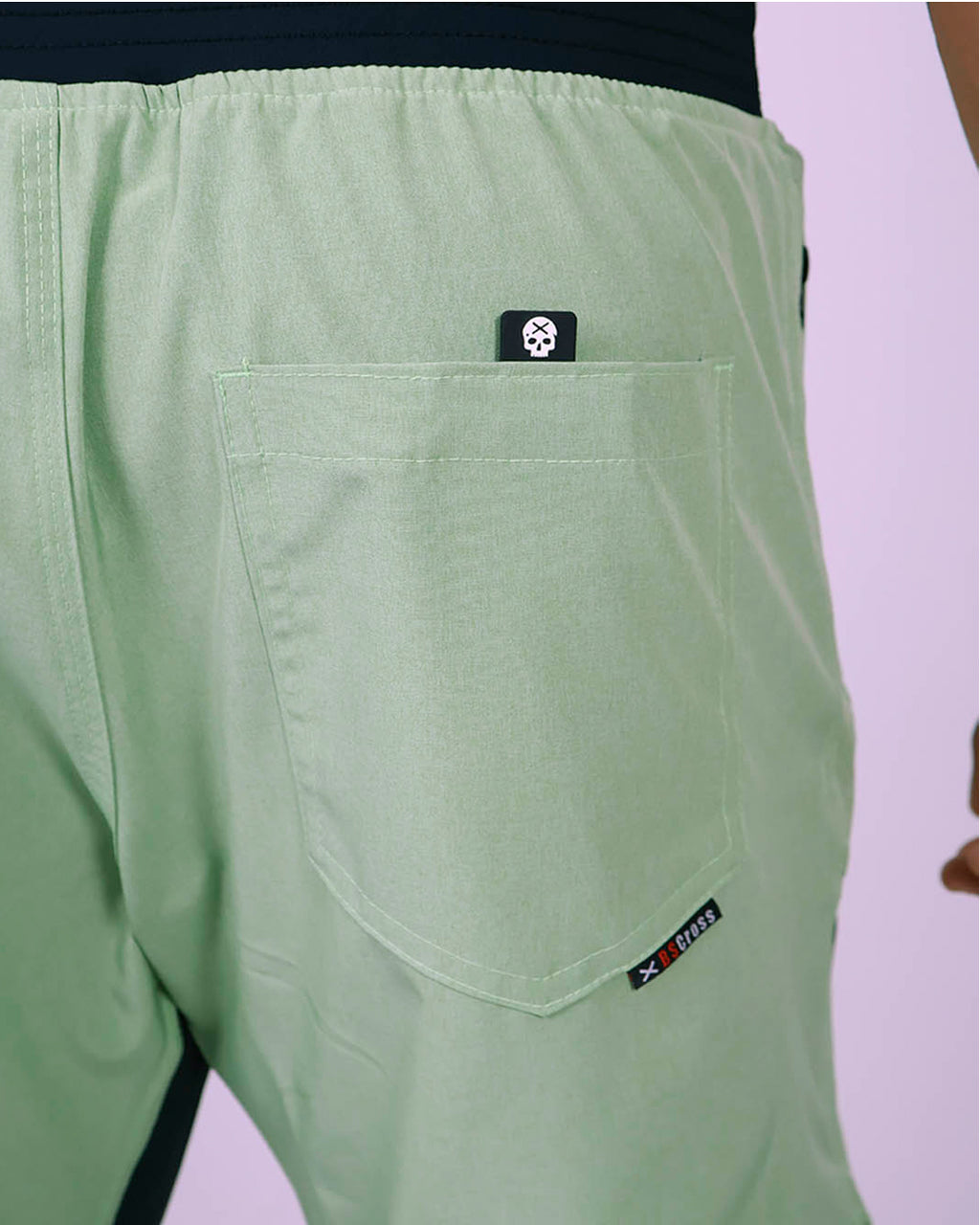 Short Masc c/ Bolso e Zíper - Verde Claro