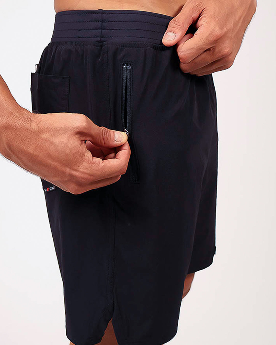 Short Masc c/ Bolso e Zíper Impermeável - Preto