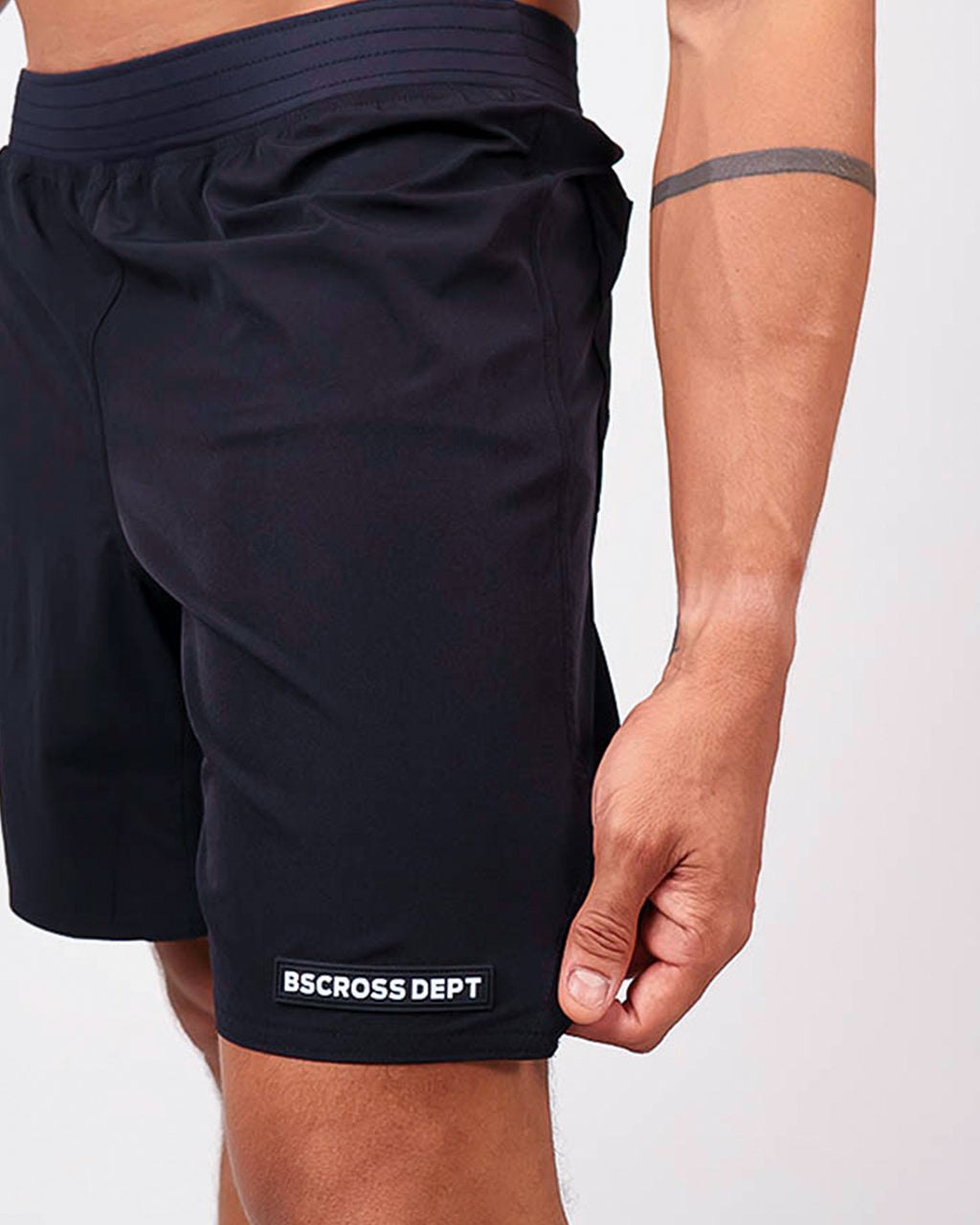 Short Masc c/ Bolso e Zíper Impermeável - Preto