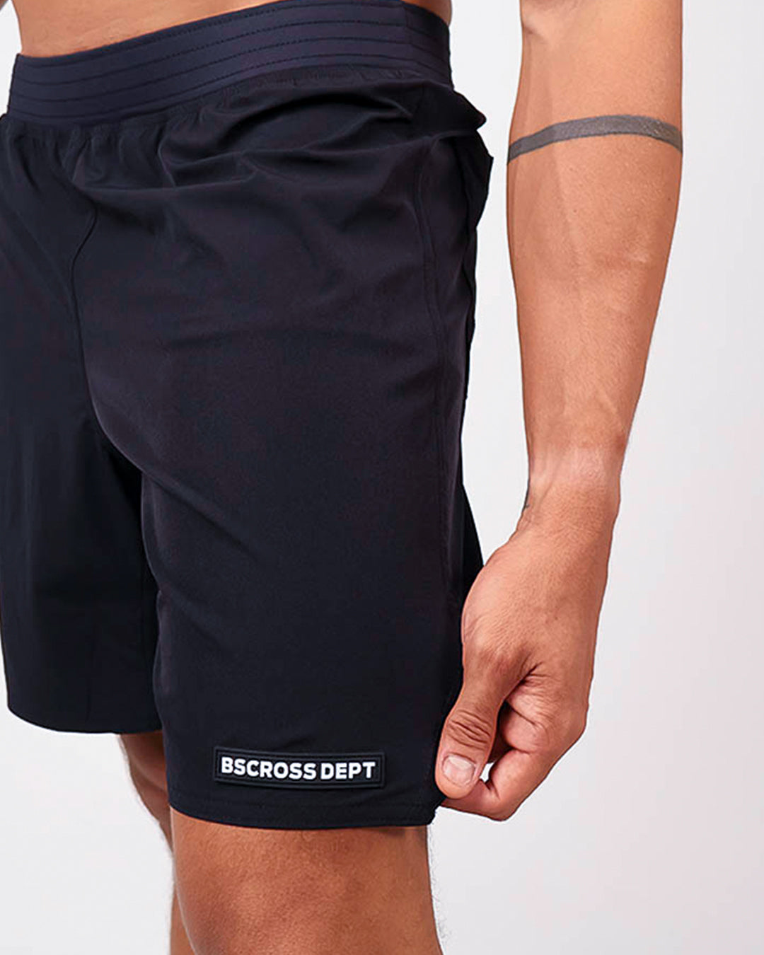 Short Masc c/ Bolso e Zíper Impermeável - Preto