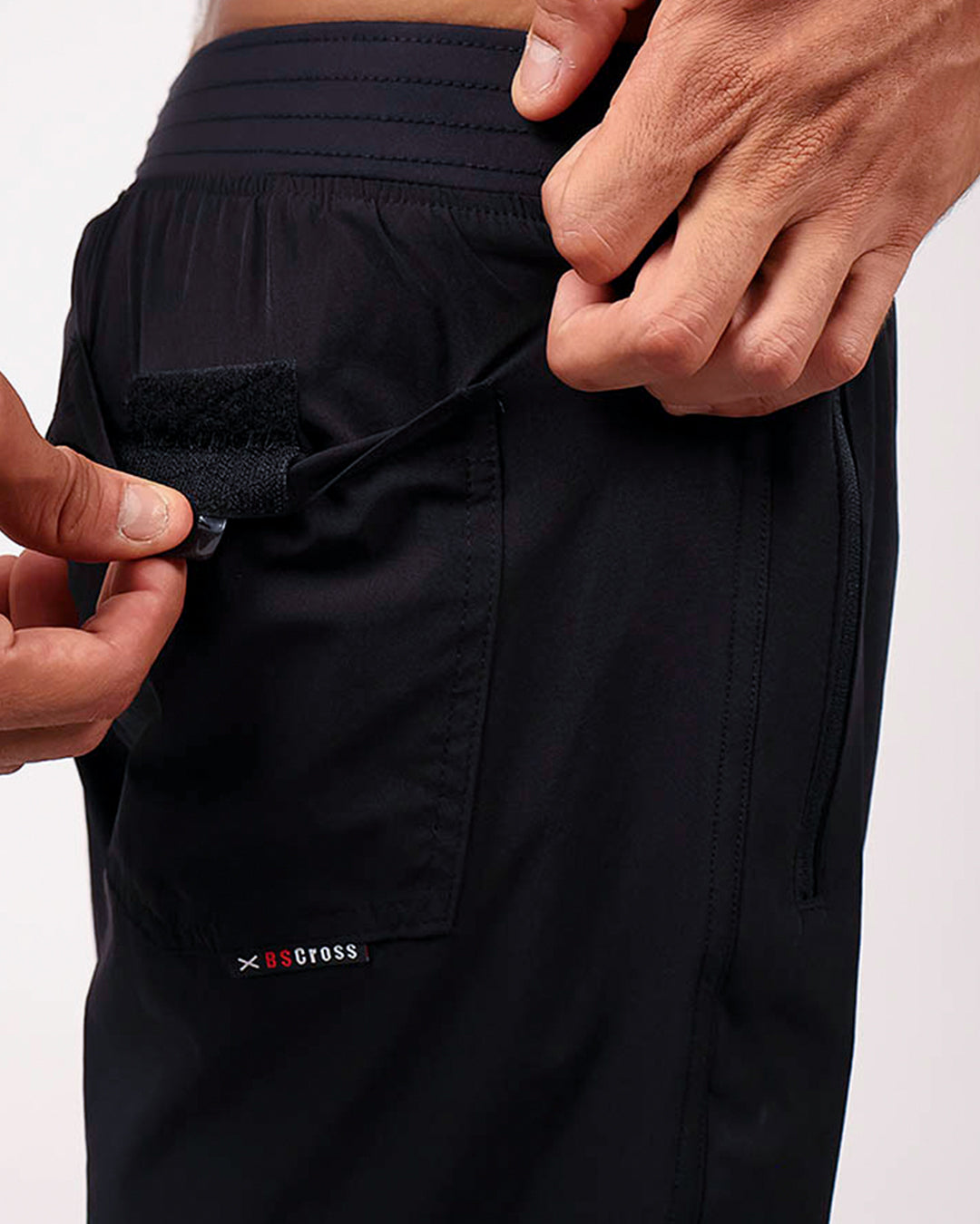 Short Masc c/ Bolso e Zíper Impermeável - Preto