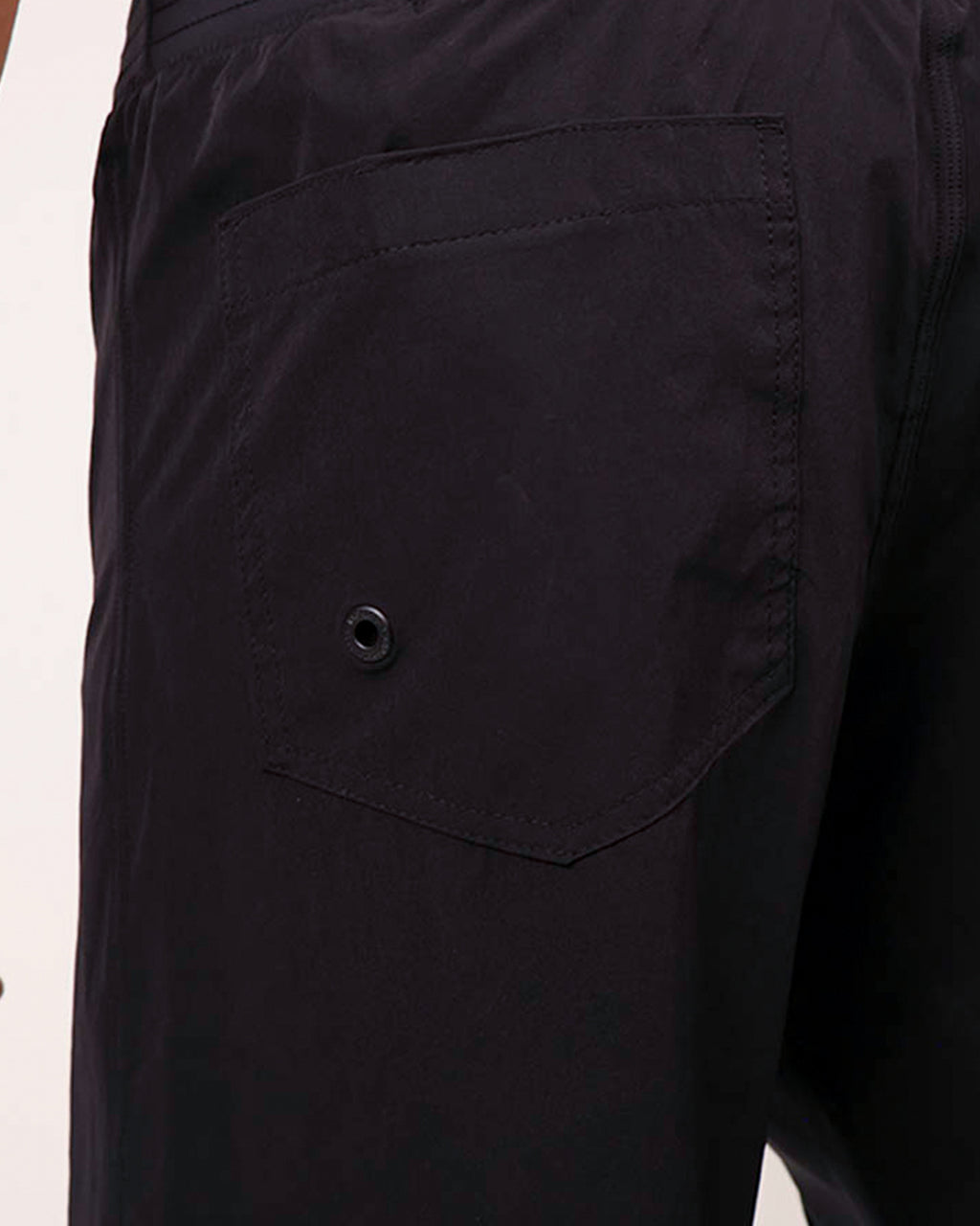 Short Masc c/ Bolso e Zíper Impermeável - Preto