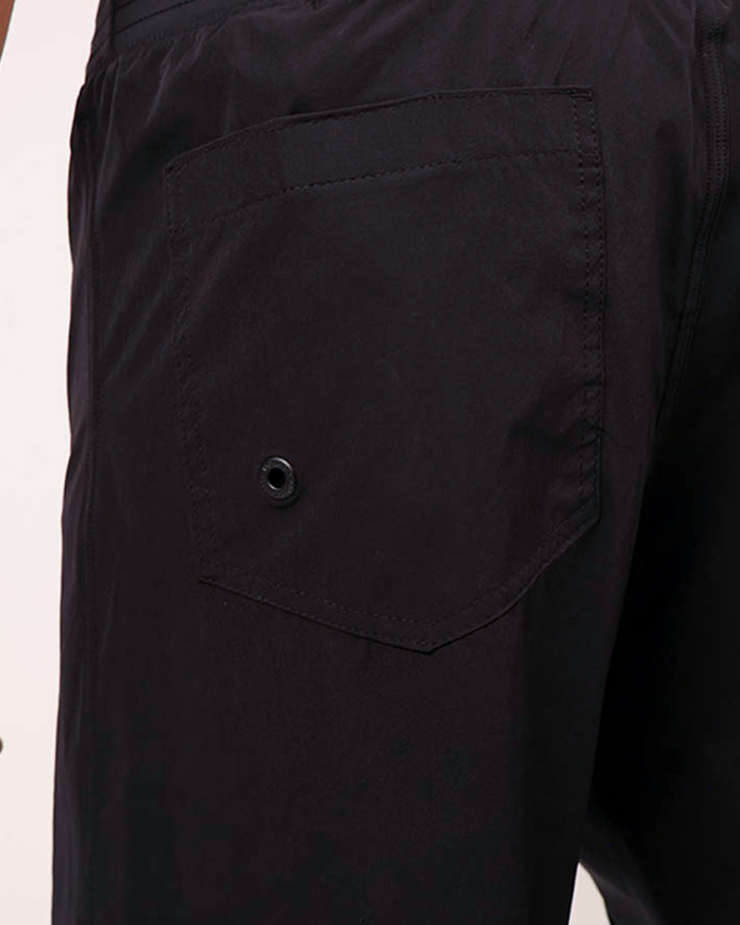 Short Masc c/ Bolso e Zíper Impermeável - Preto