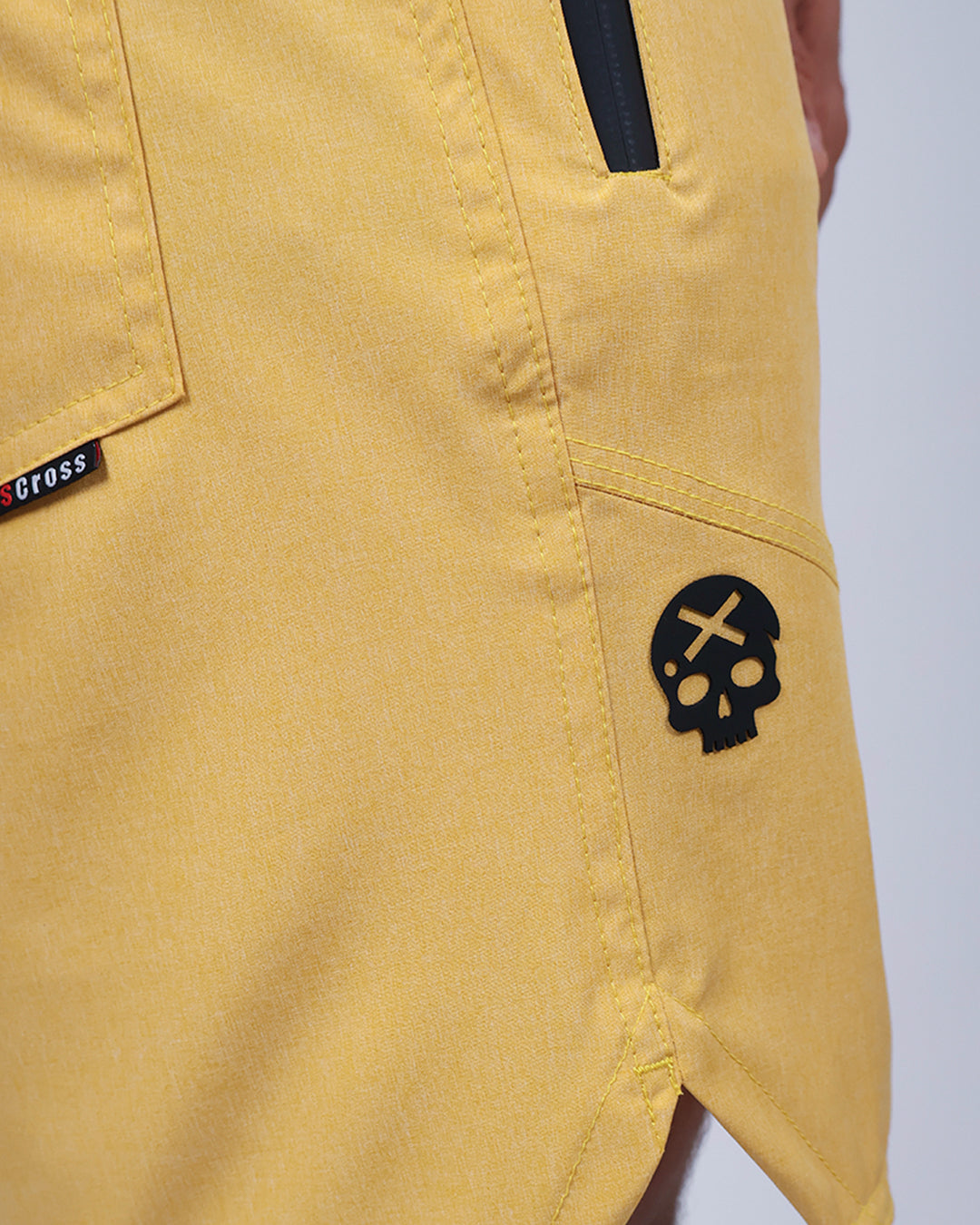 Short Masc c/ Bolso e Zíper - Amarelo