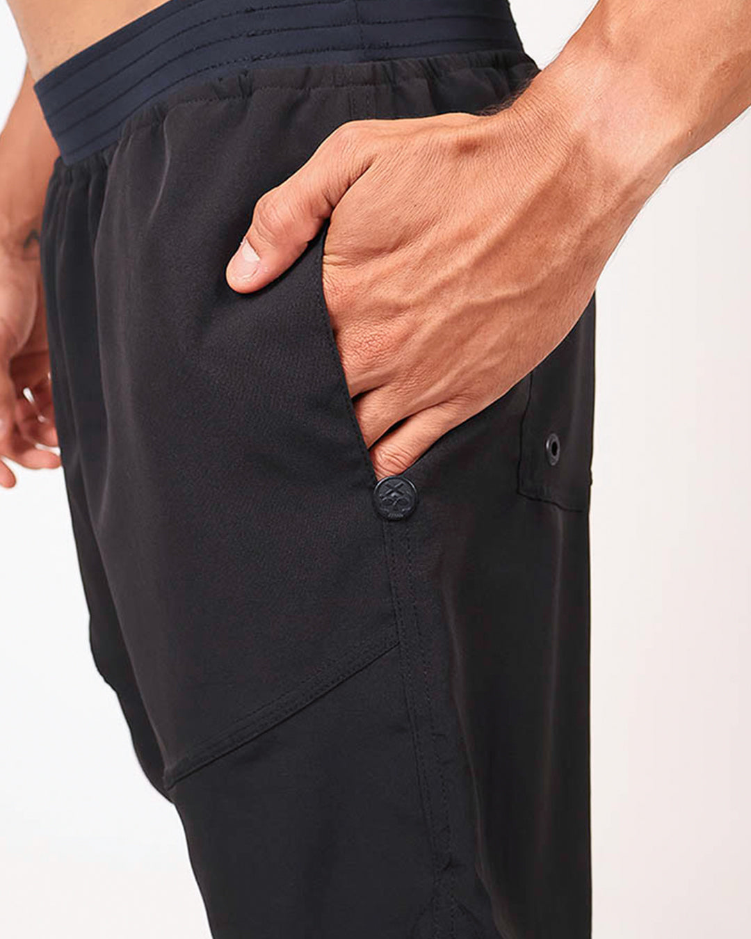 Short Masc c/ Bolso e Zíper - Preto